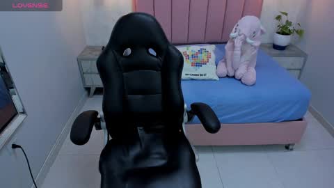 Snapshot of mailylove1 chatting on 02-11-25, 12:58 M A I L Y online show from 02-11-25, 12:58