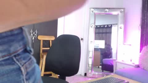 Snapshot of mailyn_gold chatting on 03-21-26, 11:59 mailyn_gold online show from 03-21-26, 11:59