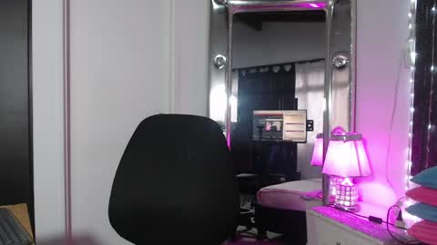 Snapshot of mailyn_gold chatting on 04-11-26, 11:47 mailyn_gold online show from 04-11-26, 11:47