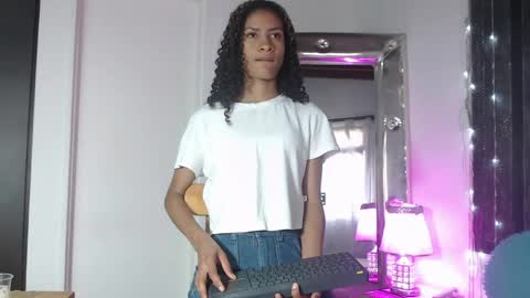 Snapshot of mailyn_gold chatting on 04-14-26, 12:11 mailyn_gold online show from 04-14-26, 12:11