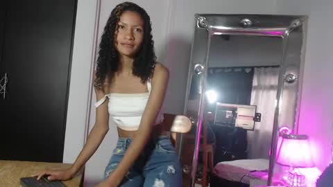 Snapshot of mailyn_gold chatting on 04-15-26, 11:28 mailyn_gold online show from 04-15-26, 11:28