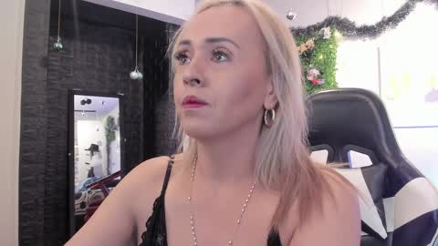 Carolina Barrantes Munera online show from 01-04-25, 11:11