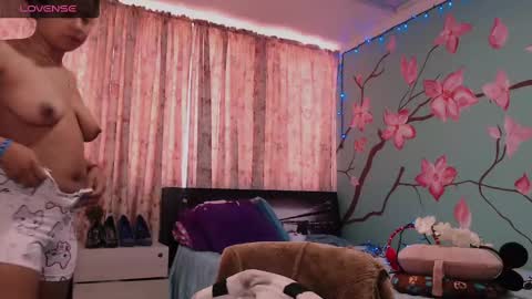 Snapshot of maite_loves chatting on 12-18-24, 01:23 Maite online show from 12-18-24, 01:23