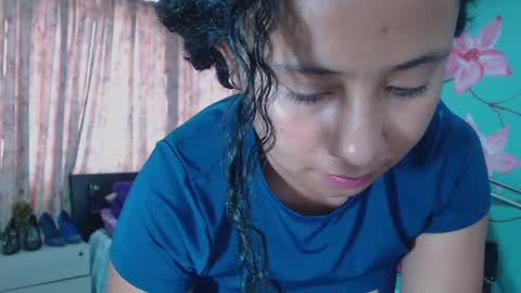 Snapshot of maite_loves chatting on 12-21-24, 06:55 Maite online show from 12-21-24, 06:55