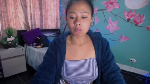 Snapshot of maite_loves chatting on 12-31-24, 12:25 Maite online show from 12-31-24, 12:25