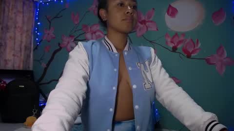 Snapshot of maite_loves chatting on 01-01-25, 12:00 Maite online show from 01-01-25, 12:00