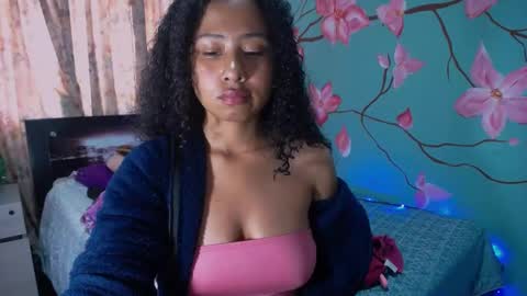 Snapshot of maite_loves chatting on 01-03-25, 03:44 Maite online show from 01-03-25, 03:44