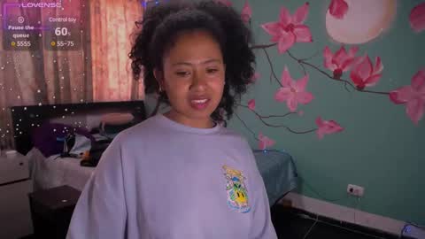 Snapshot of maite_loves chatting on 01-09-25, 02:29 Maite online show from 01-09-25, 02:29