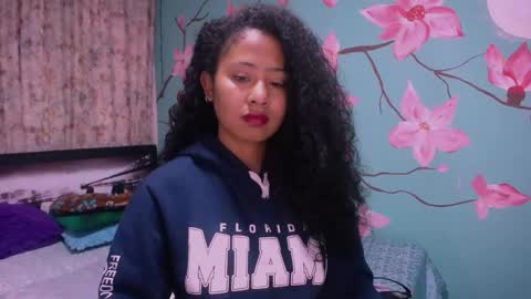 Snapshot of maite_loves chatting on 01-16-25, 11:15 Maite online show from 01-16-25, 11:15