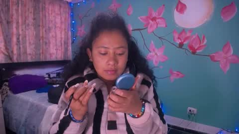 Snapshot of maite_loves chatting on 01-18-25, 11:43 Maite online show from 01-18-25, 11:43