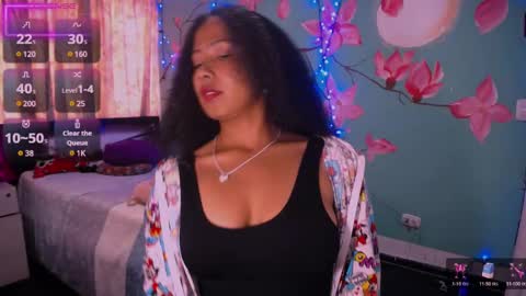 Snapshot of maite_loves chatting on 02-18-25, 06:47 Maite online show from 02-18-25, 06:47