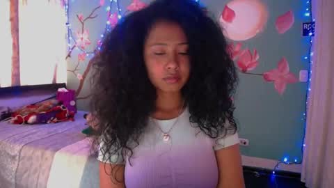 Snapshot of maite_loves chatting on 02-21-25, 08:05 Maite online show from 02-21-25, 08:05