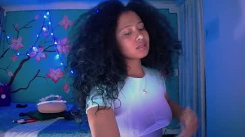 Snapshot of maite_loves chatting on 02-21-25, 11:43 Maite online show from 02-21-25, 11:43