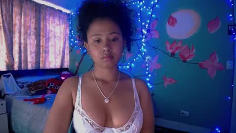 Snapshot of maite_loves chatting on 02-22-25, 01:02 Maite online show from 02-22-25, 01:02