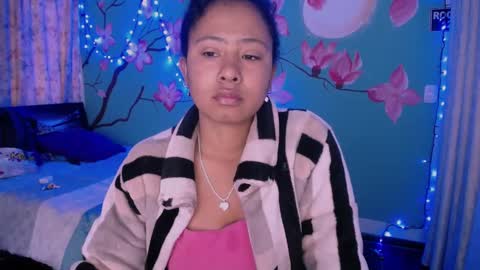 Snapshot of maite_loves chatting on 03-06-25, 11:25 Maite online show from 03-06-25, 11:25