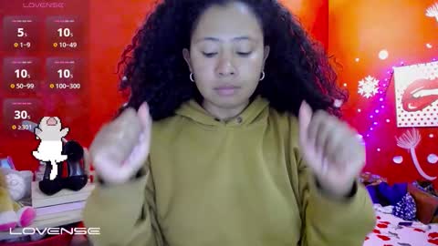 Snapshot of maite_loves chatting on 09-20-25, 11:33 Maite online show from 09-20-25, 11:33