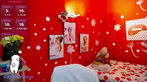 Snapshot of maite_loves chatting on 09-25-25, 11:25 Maite online show from 09-25-25, 11:25