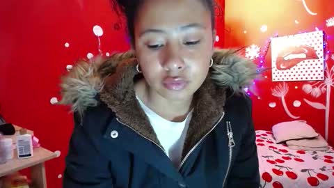 Snapshot of maite_loves chatting on 10-18-25, 11:33 Maite online show from 10-18-25, 11:33