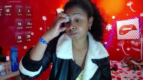 Snapshot of maite_loves chatting on 10-24-25, 11:28 Maite online show from 10-24-25, 11:28