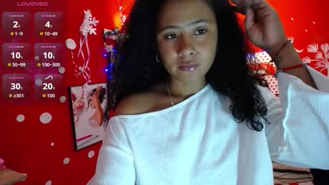 Snapshot of maite_loves chatting on 10-29-25, 11:45 Maite online show from 10-29-25, 11:45