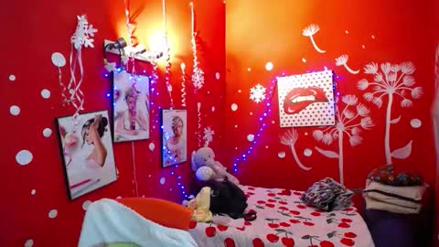 Snapshot of maite_loves chatting on 10-31-25, 11:22 Maite online show from 10-31-25, 11:22