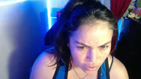 Snapshot of maitte_22 chatting on 01-11-25, 01:37 Hello friends Im on another account    online show from 01-11-25, 01:37