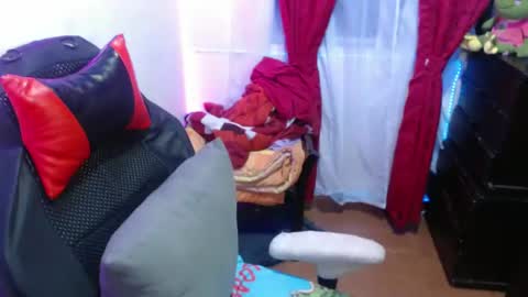 Snapshot of maitte_22 chatting on 02-08-25, 06:12 Hello friends Im on another account    online show from 02-08-25, 06:12