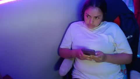 Snapshot of maitte_22 chatting on 02-19-25, 01:08 Hello friends Im on another account    online show from 02-19-25, 01:08