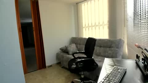 Snapshot of majo_soussa chatting on 01-11-25, 01:01 Majo Soussa online show from 01-11-25, 01:01