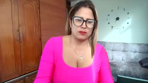 Snapshot of majo_soussa chatting on 12-22-25, 01:08 Majo Soussa online show from 12-22-25, 01:08