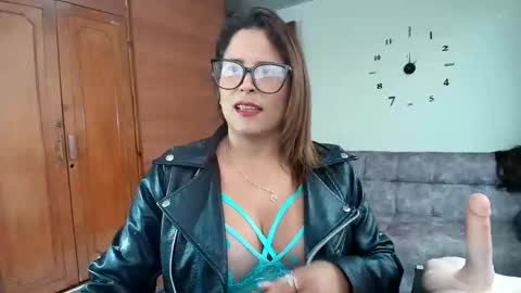 Snapshot of majo_soussa chatting on 05-19-26, 03:07 Majo Soussa online show from 05-19-26, 03:07