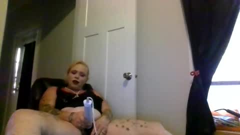 Snapshot of make_me_cum_69x chatting on 05-17-26, 12:01 make_me_cum_69x online show from 05-17-26, 12:01