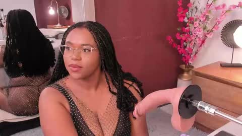 Snapshot of makena_gh chatting on 05-19-26, 01:56 makena online show from 05-19-26, 01:56