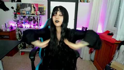 ...  ... online show from 10-12-25, 04:44