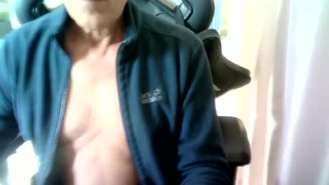 Snapshot of makis8989 chatting on 12-04-24, 09:40 makis8989 online show from 12-04-24, 09:40