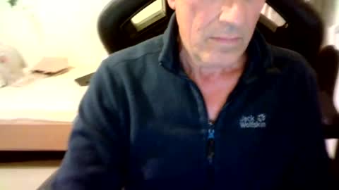 Snapshot of makis8989 chatting on 01-18-25, 05:04 makis8989 online show from 01-18-25, 05:04