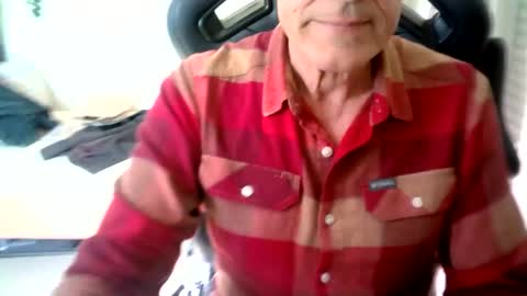 Snapshot of makis8989 chatting on 01-24-25, 10:43 makis8989 online show from 01-24-25, 10:43