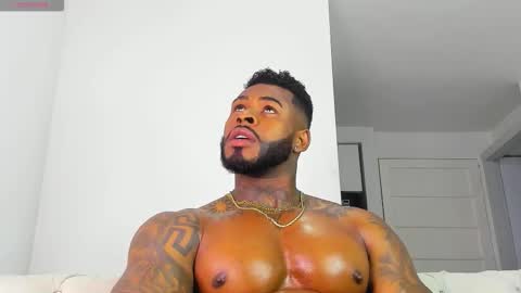 Snapshot of makonneen chatting on 03-08-26, 01:47 Makonnen online show from 03-08-26, 01:47