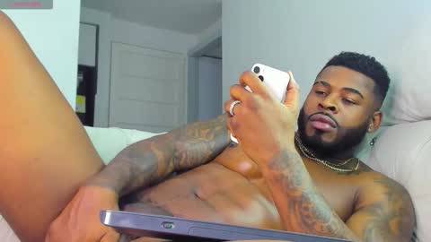 Snapshot of makonneen chatting on 03-12-26, 10:43 Makonnen online show from 03-12-26, 10:43