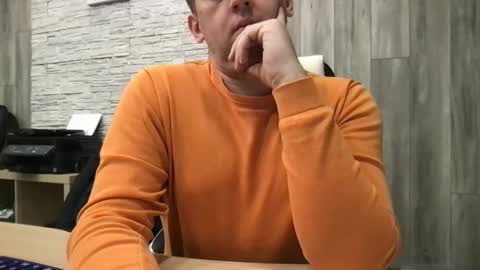 Snapshot of maks199402 chatting on 12-19-25, 09:05 maksoffice online show from 12-19-25, 09:05