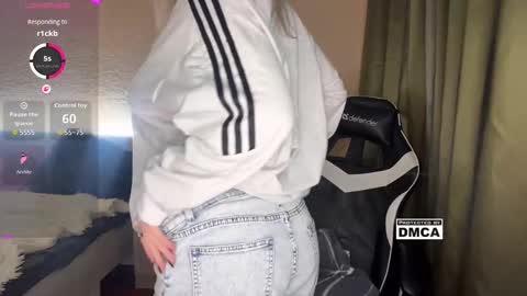 maksisisia online show from 11-18-25, 05:39