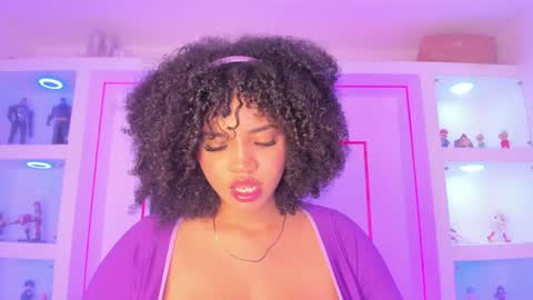 Snapshot of malaikabrown chatting on 01-11-25, 02:47 online show from 01-11-25, 02:47
