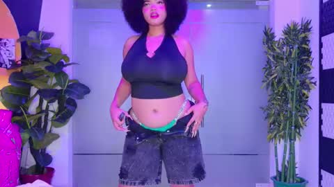 Snapshot of malaikabrown chatting on 10-21-25, 12:17 online show from 10-21-25, 12:17