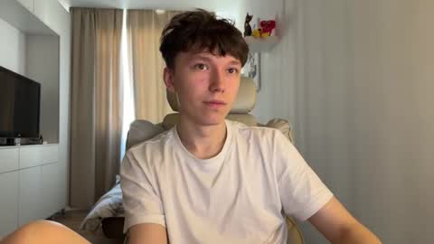 Snapshot of malcolm_yang chatting on 09-29-25, 12:32 Tom and Mark 3 online show from 09-29-25, 12:32