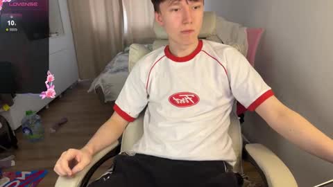 Snapshot of malcolm_yang chatting on 10-04-25, 10:35 Tom and Mark 3 online show from 10-04-25, 10:35