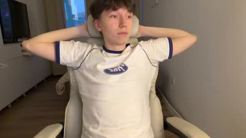 Snapshot of malcolm_yang chatting on 10-25-25, 02:35 Tom and Mark 3 online show from 10-25-25, 02:35