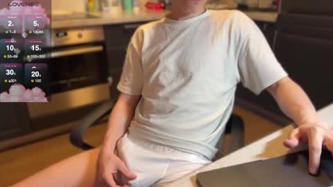 Snapshot of malcolm_yang chatting on 11-06-25, 01:01 Tom and Mark 3 online show from 11-06-25, 01:01