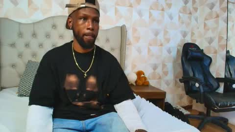 Snapshot of malcompierce chatting on 09-30-25, 02:27 Malcom online show from 09-30-25, 02:27