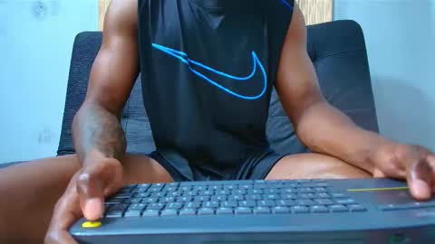 Snapshot of malcompierce chatting on 10-23-25, 01:16 Malcom online show from 10-23-25, 01:16