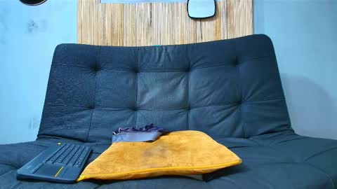 Snapshot of malcompierce chatting on 11-24-25, 01:11 Malcom online show from 11-24-25, 01:11